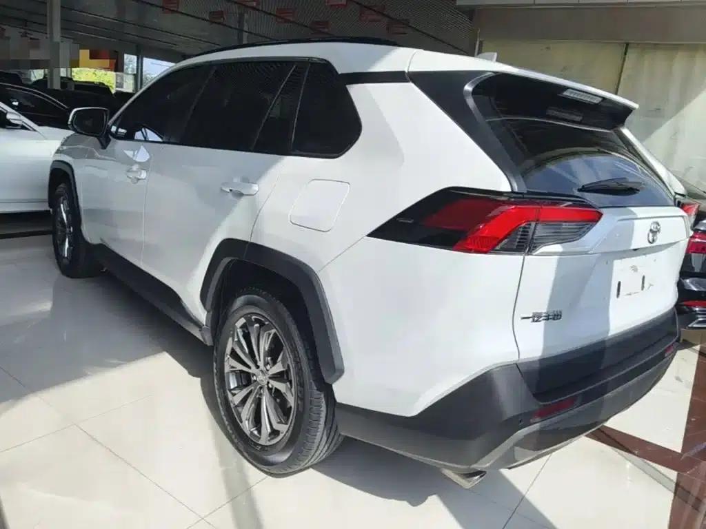 2023 RAV4 2.0L CVT 2WD Fashion Plus Edition — миниатюра 5