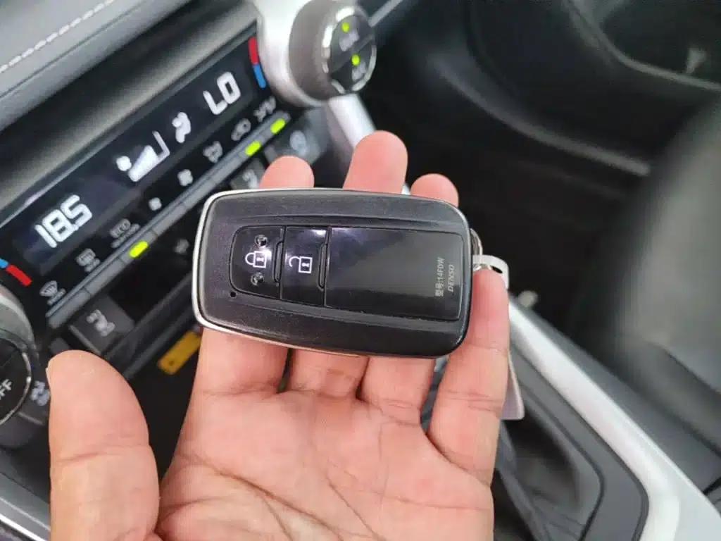 2023 RAV4 2.0L CVT 2WD Fashion Plus Edition — миниатюра 9