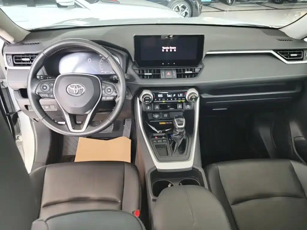 2023 RAV4 2.0L CVT 2WD Fashion Plus Edition — миниатюра 10
