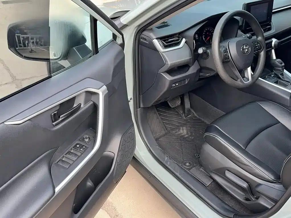 2021 Toyota RAV4 2.0L CVT 2WD Urban Edition — миниатюра 13