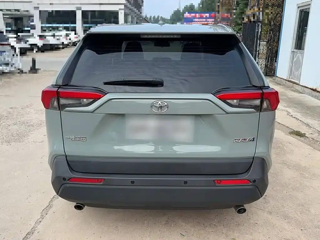 2021 Toyota RAV4 2.0L CVT 2WD Urban Edition — миниатюра 8