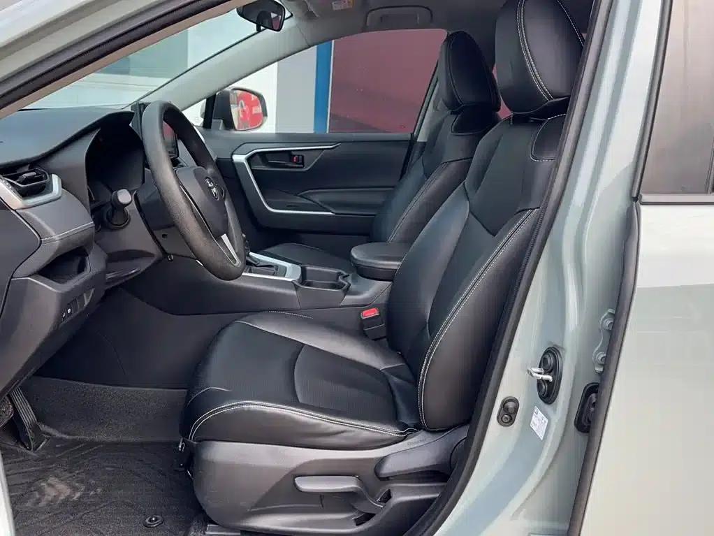 2021 Toyota RAV4 2.0L CVT 2WD Urban Edition — миниатюра 9