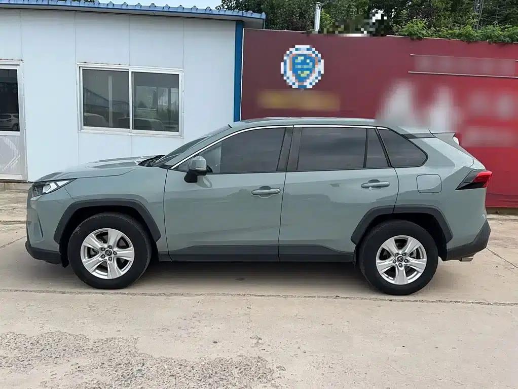 2021 Toyota RAV4 2.0L CVT 2WD Urban Edition — миниатюра 10