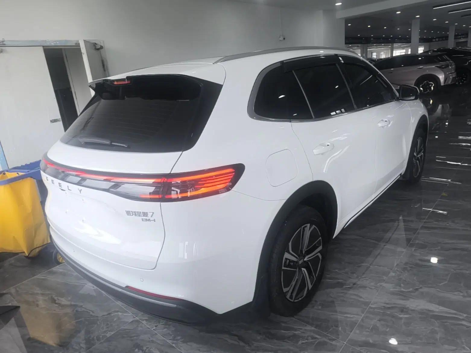 Geely Galaxy Xingjian 7 EM-i 2025 120km Launch+ Version — миниатюра 6
