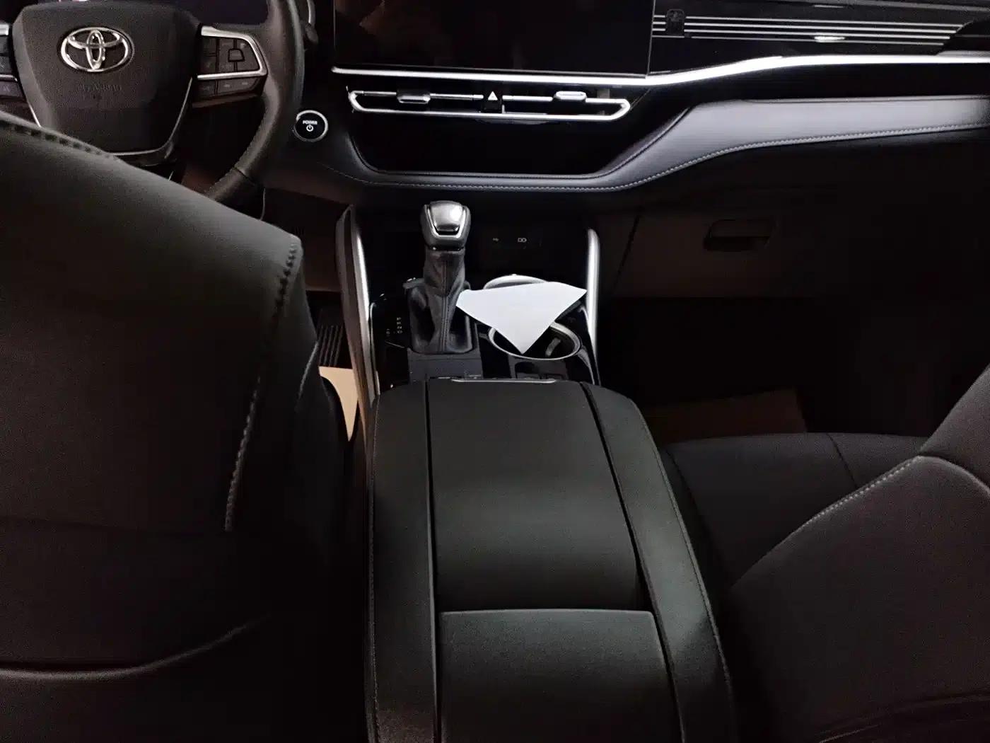 2026 Toyota Highlander 2.5L Intelligent Hybrid Dual-Motor AWD Elite Edition (7-seater) — миниатюра 6