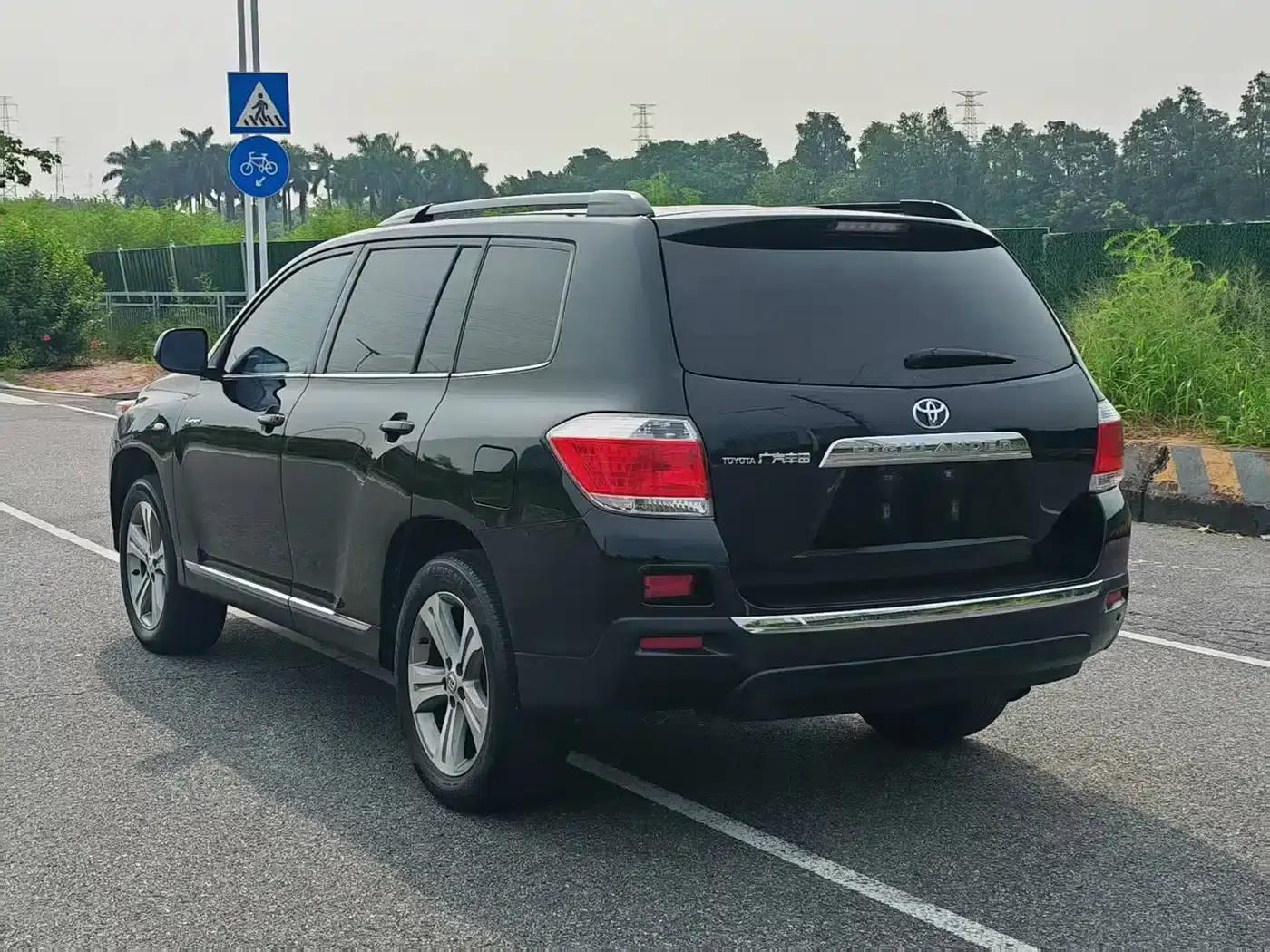 2012 Highlander 2.7L 2WD 7-seater Luxury Edition — миниатюра 5