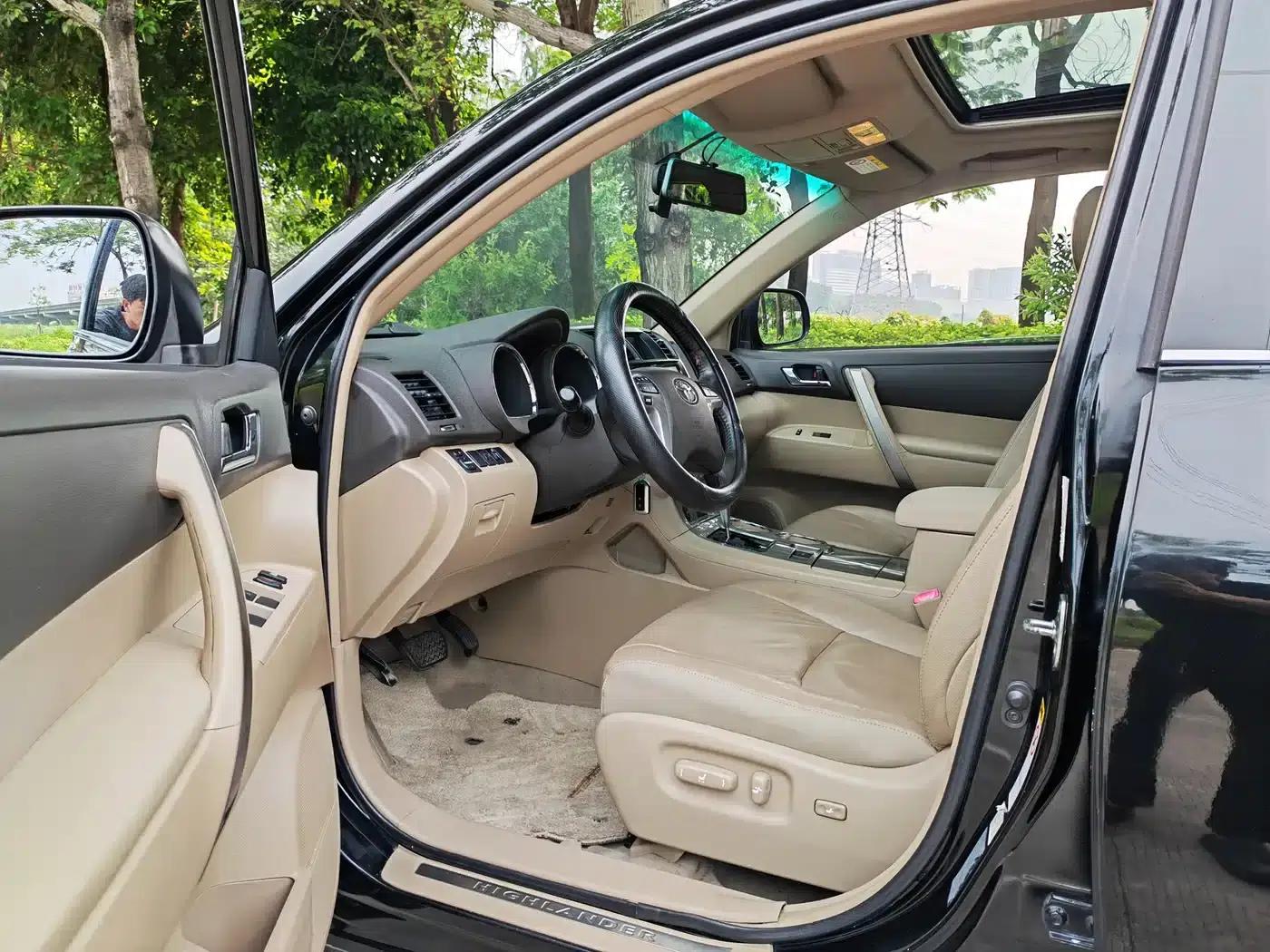 2012 Highlander 2.7L 2WD 7-seater Luxury Edition — миниатюра 8
