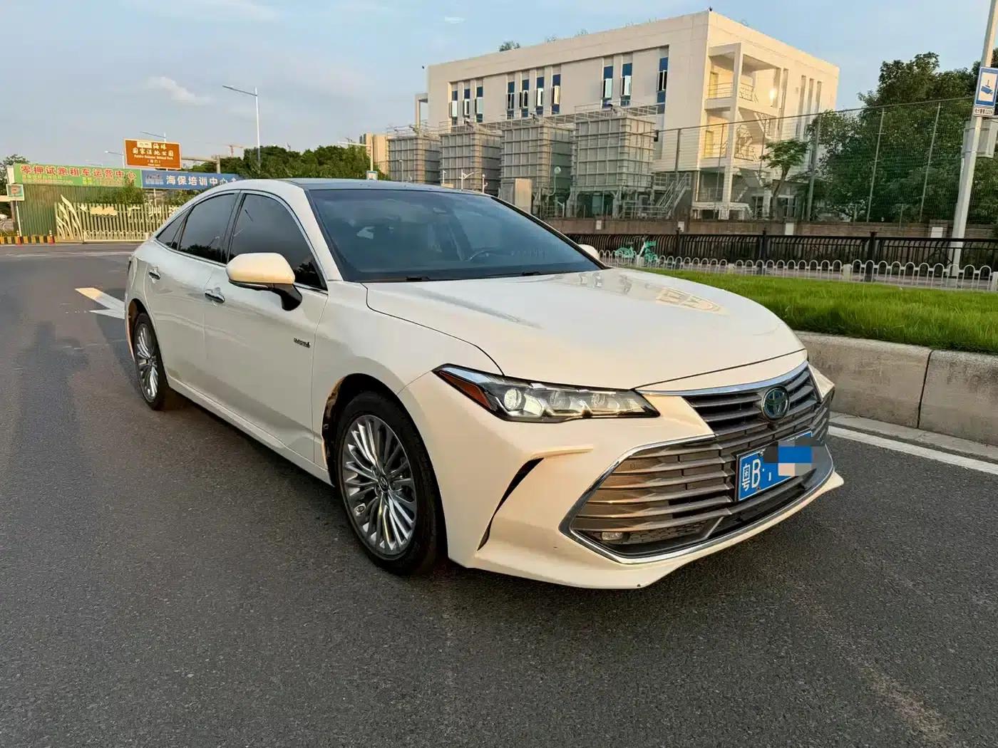 2019 Toyota Avalon Hybrid 2.5L XLE Premium Edition (National V Emission Standard) — миниатюра 3