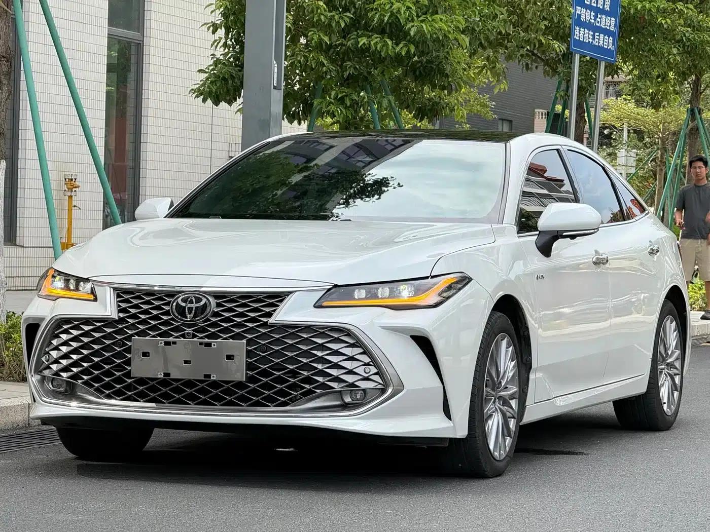2024 Toyota Avalon Hybrid 2.5L XLE Premium Edition — миниатюра 1