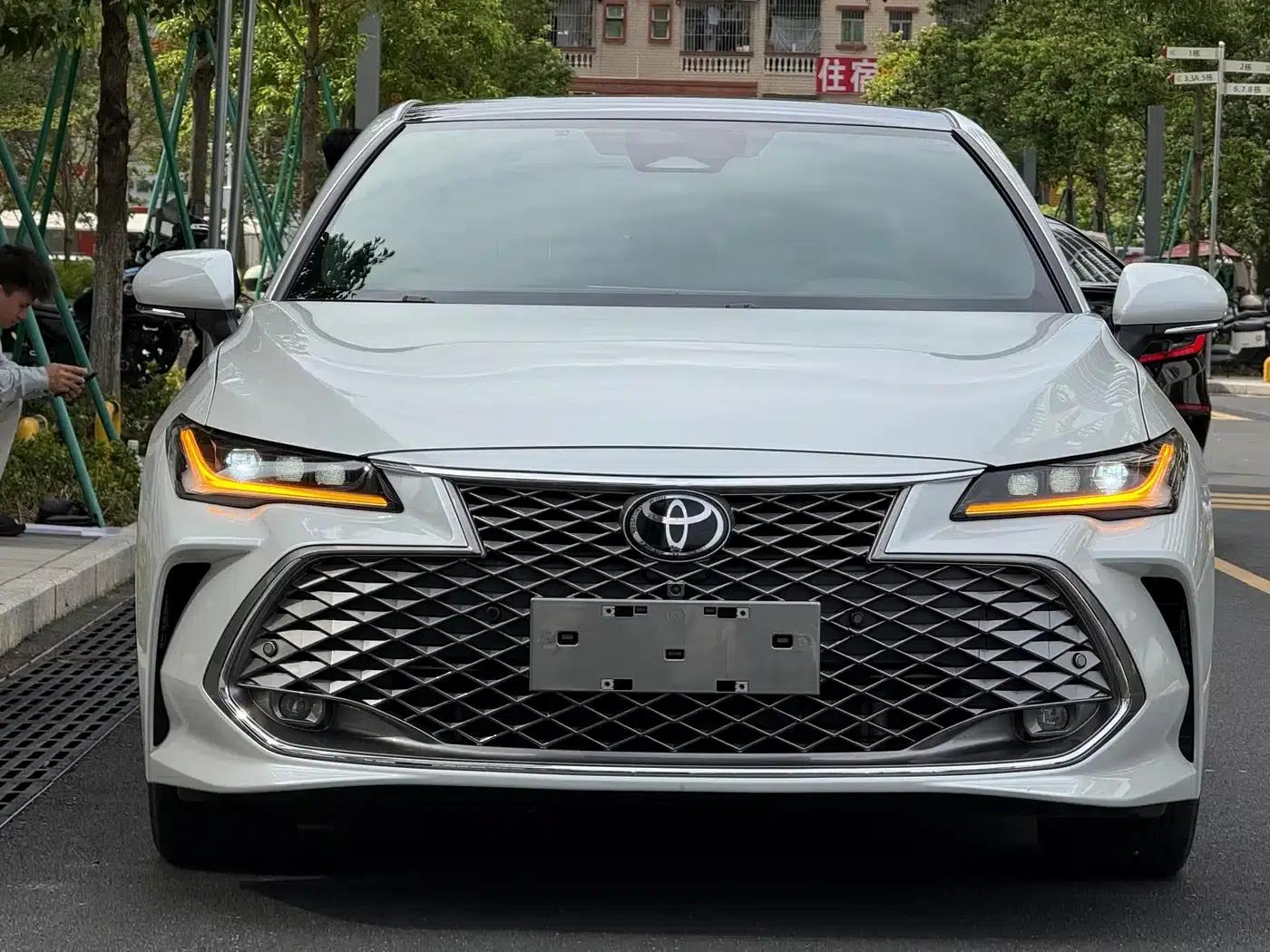 2024 Toyota Avalon Hybrid 2.5L XLE Premium Edition — миниатюра 2
