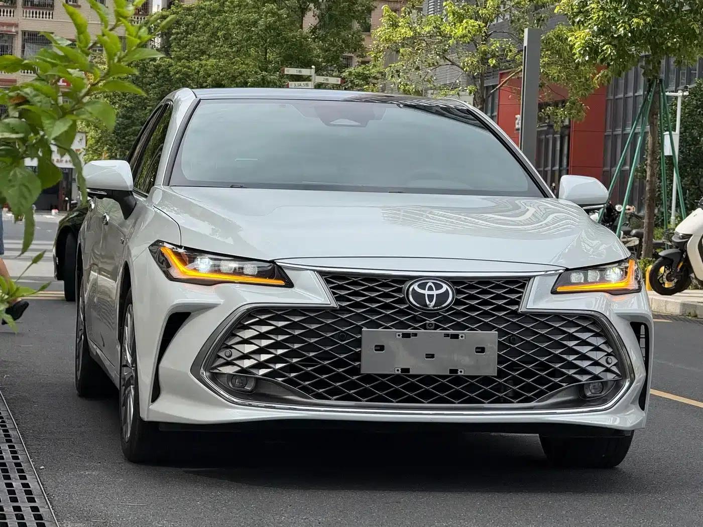 2024 Toyota Avalon Hybrid 2.5L XLE Premium Edition — миниатюра 3