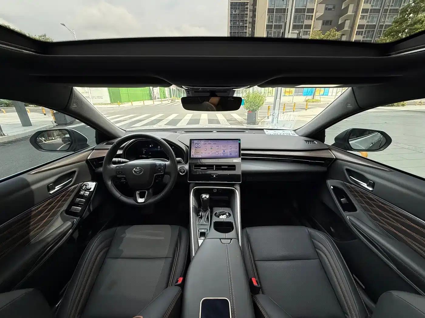 2024 Toyota Avalon Hybrid 2.5L XLE Premium Edition — миниатюра 7
