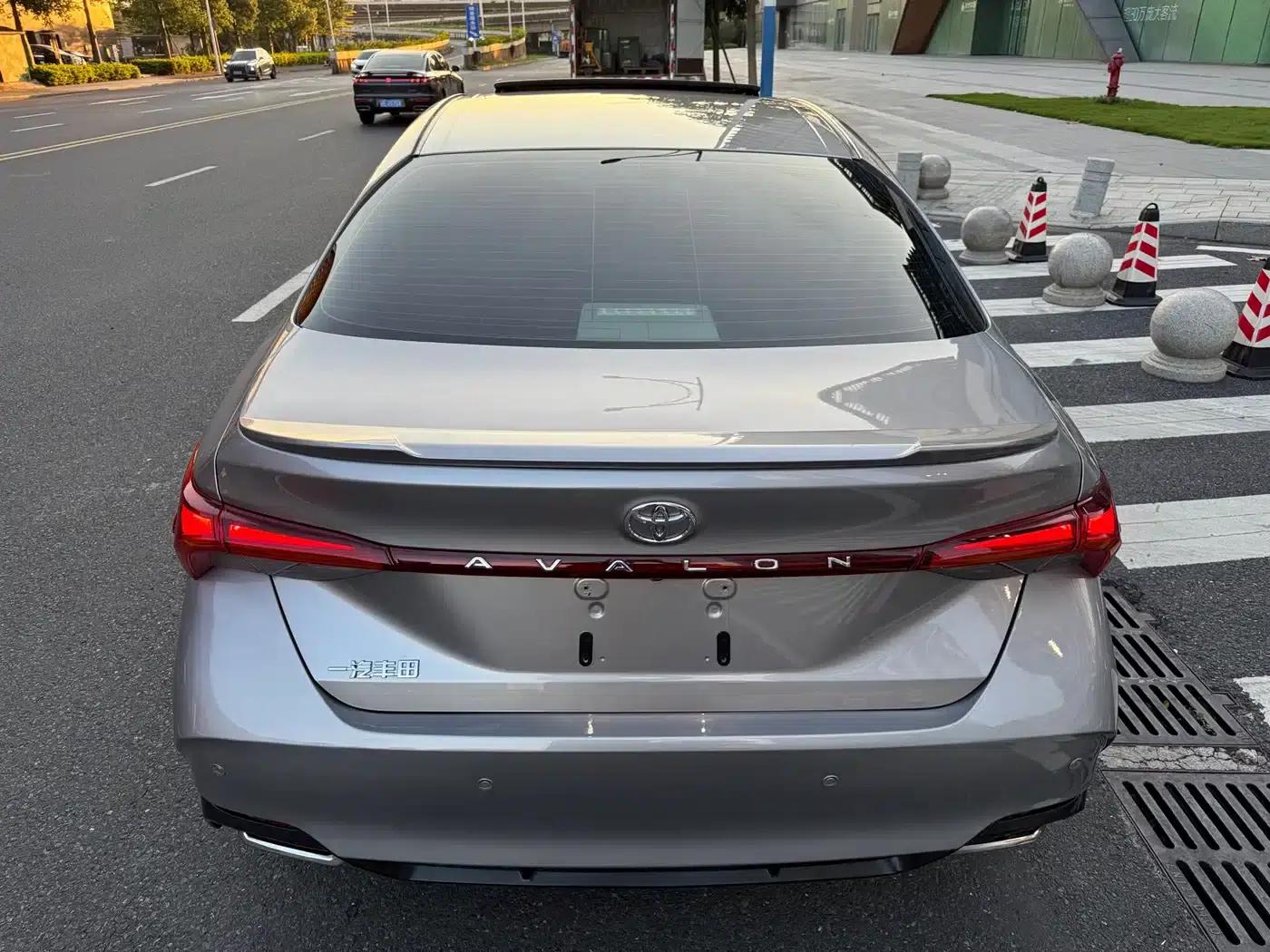 2021 Toyota Avalon 2.5L Luxury Edition — миниатюра 4