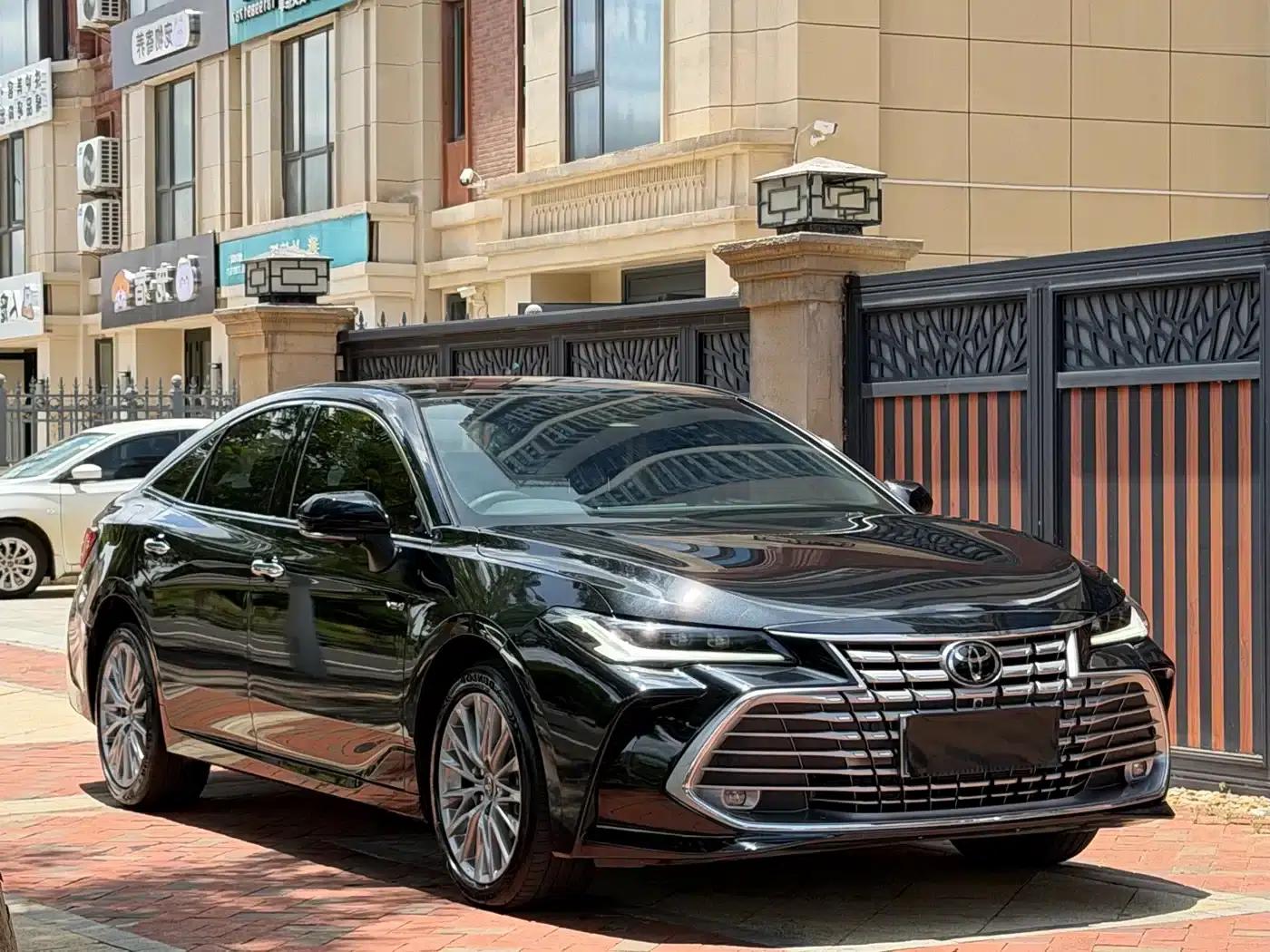 2024 Toyota Avalon Hybrid 2.0L Luxury Edition — миниатюра 3