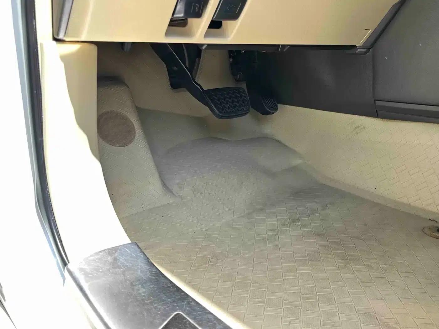 2014 Prado Imported Model 2.7L Automatic Luxury Edition — миниатюра 14