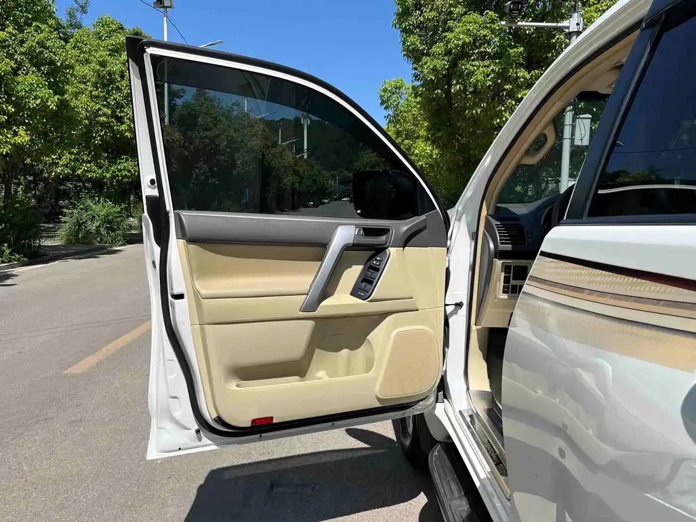 2014 Prado Imported Model 2.7L Automatic Luxury Edition — миниатюра 15