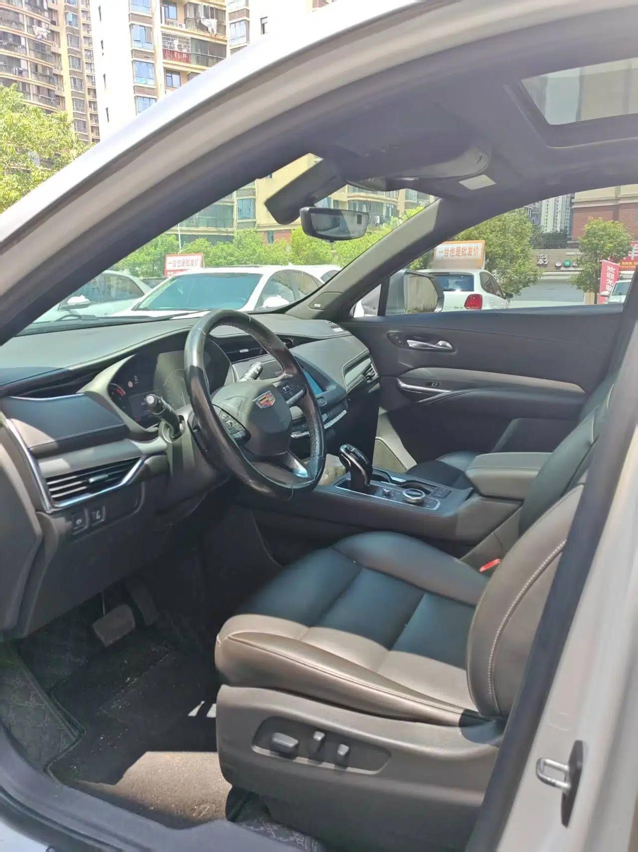 Cadillac XT4 2020 28T Two-Wheel-Drive Leading Version — миниатюра 9