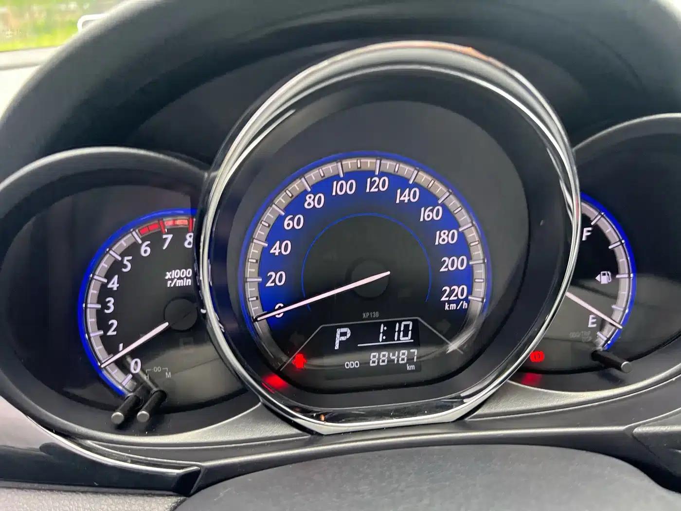 YARiS L Zhixuan 2016 Facelift 1.5G CVT Dynamic Sunroof Edition — миниатюра 17