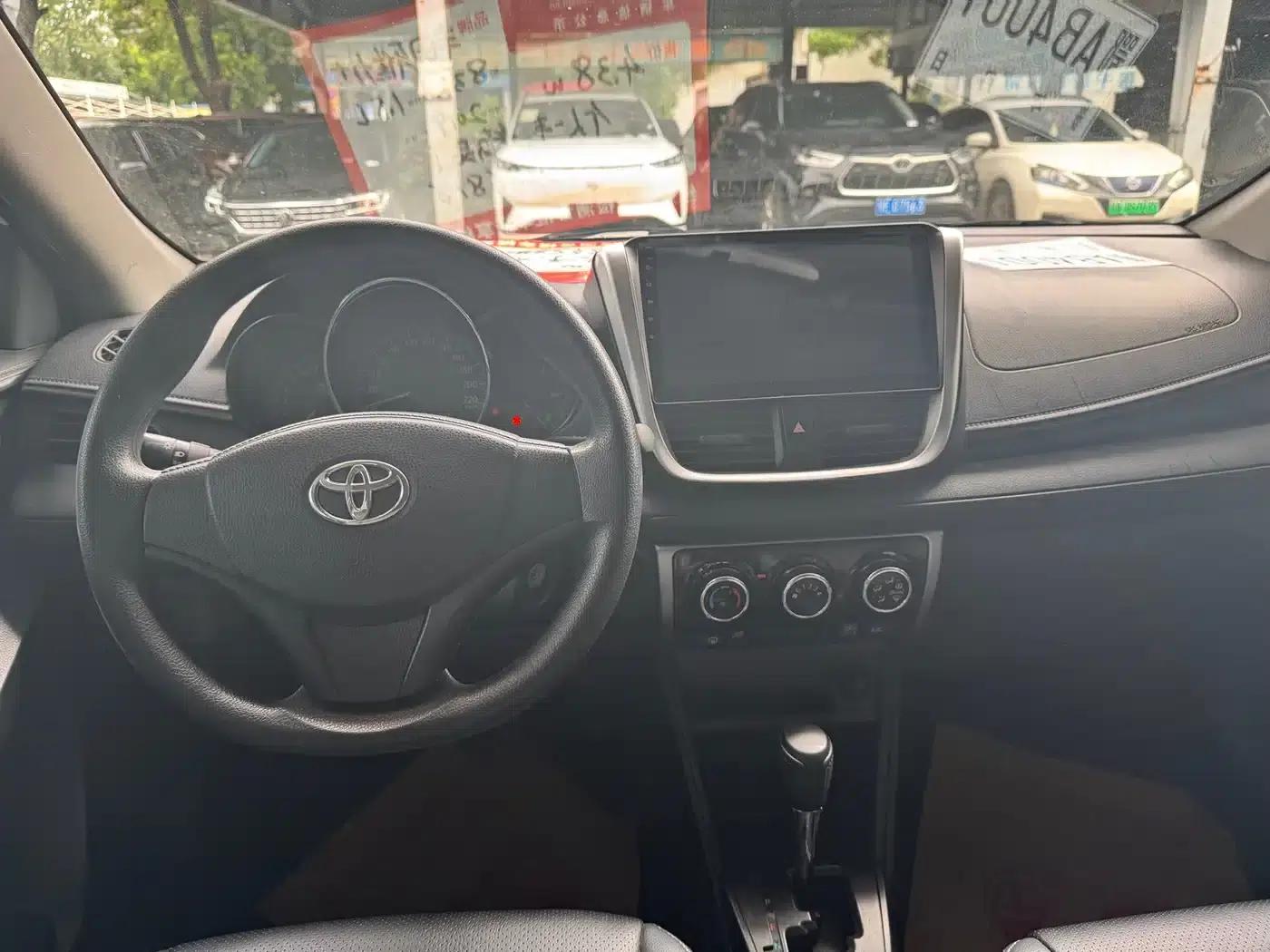YARiS L Zhixuan 2016 Facelift 1.5E CVT Dynamic Edition — миниатюра 8