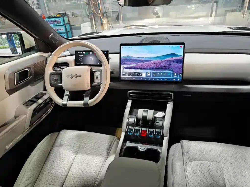 Titanium 3 2025 Model 501KM AWD Ultra Edition — миниатюра 13