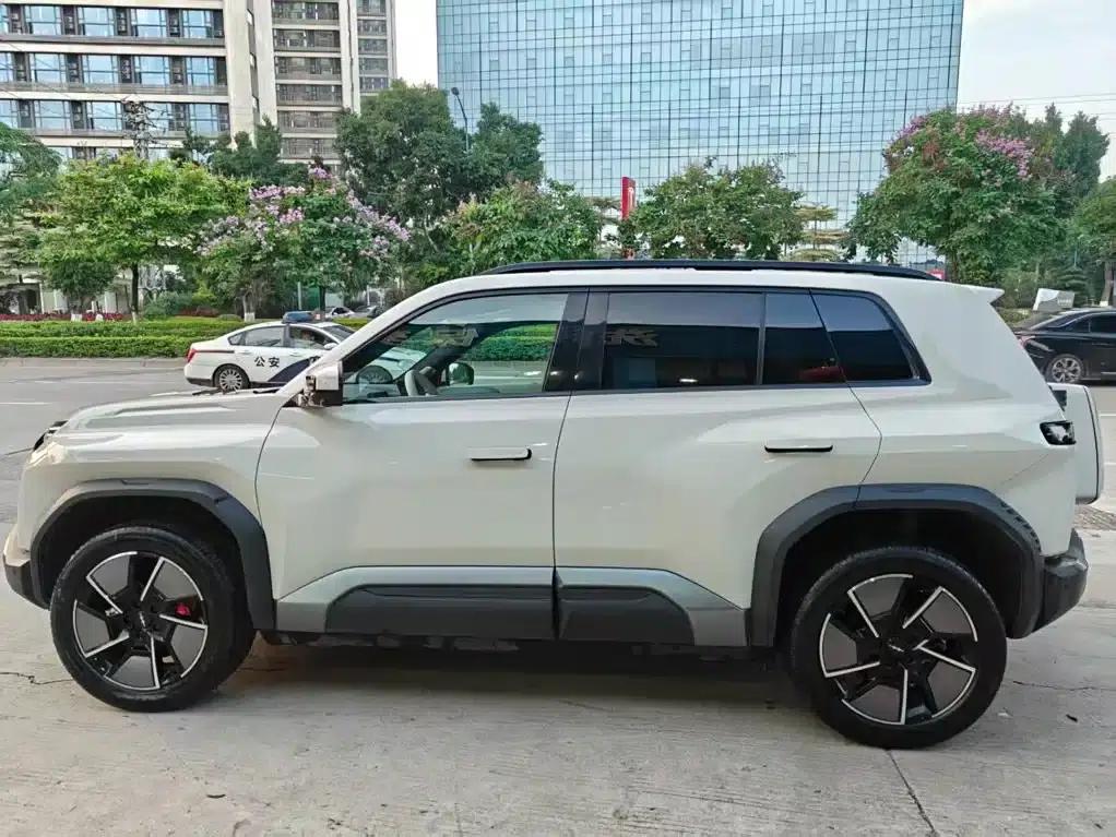 Titanium 3 2025 Model 501KM AWD Ultra Edition — миниатюра 8