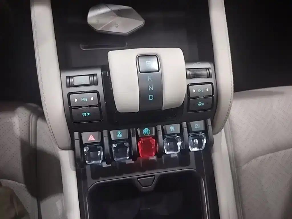 Titanium 3 2025 Model 501KM AWD Ultra Edition — миниатюра 14