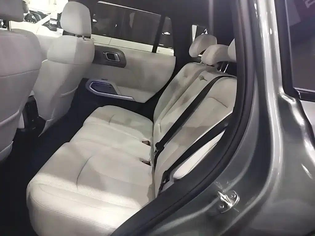 Titanium 3 2025 Model 501KM AWD Ultra Edition — миниатюра 17