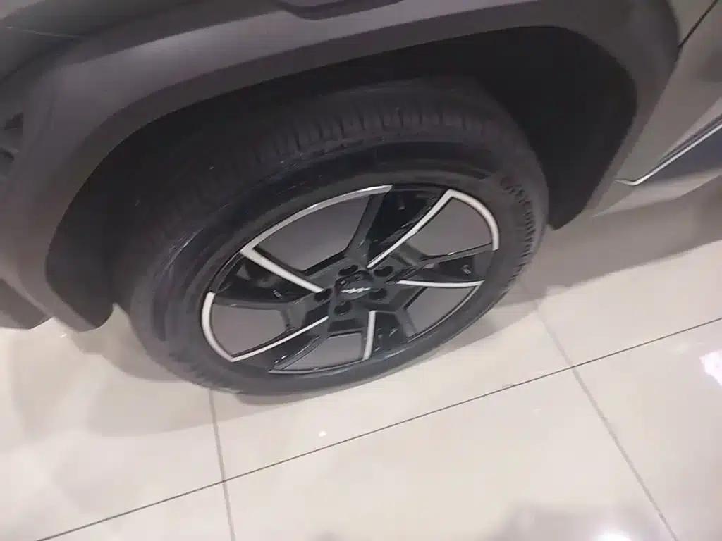 Titanium 3 2025 Model 501KM AWD Ultra Edition — миниатюра 23