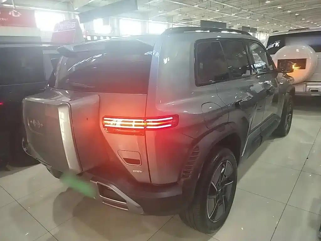 Titanium 3 2025 Model 501KM AWD Ultra Edition — миниатюра 7