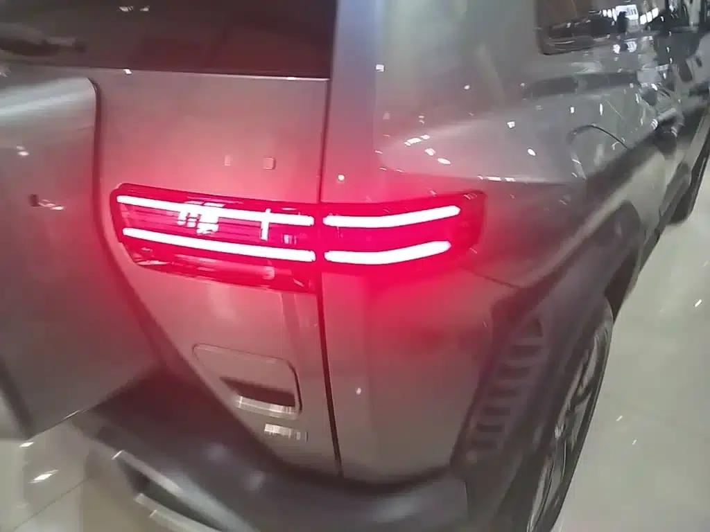 Titanium 3 2025 Model 501KM AWD Ultra Edition — миниатюра 8