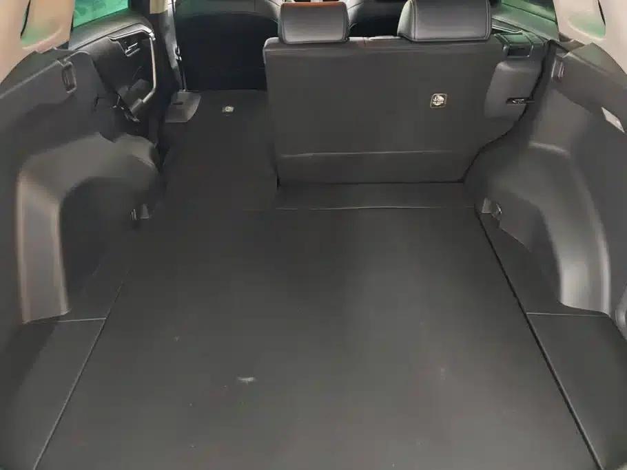 2020 Toyota RAV4 2.0L CVT 2WD Premium Edition — миниатюра 4