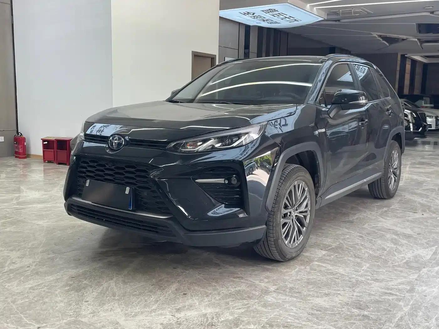 2024 Toyota RAV4 Hybrid 2.5L E-CVT 2WD Luxury PLUS Edition — миниатюра 1