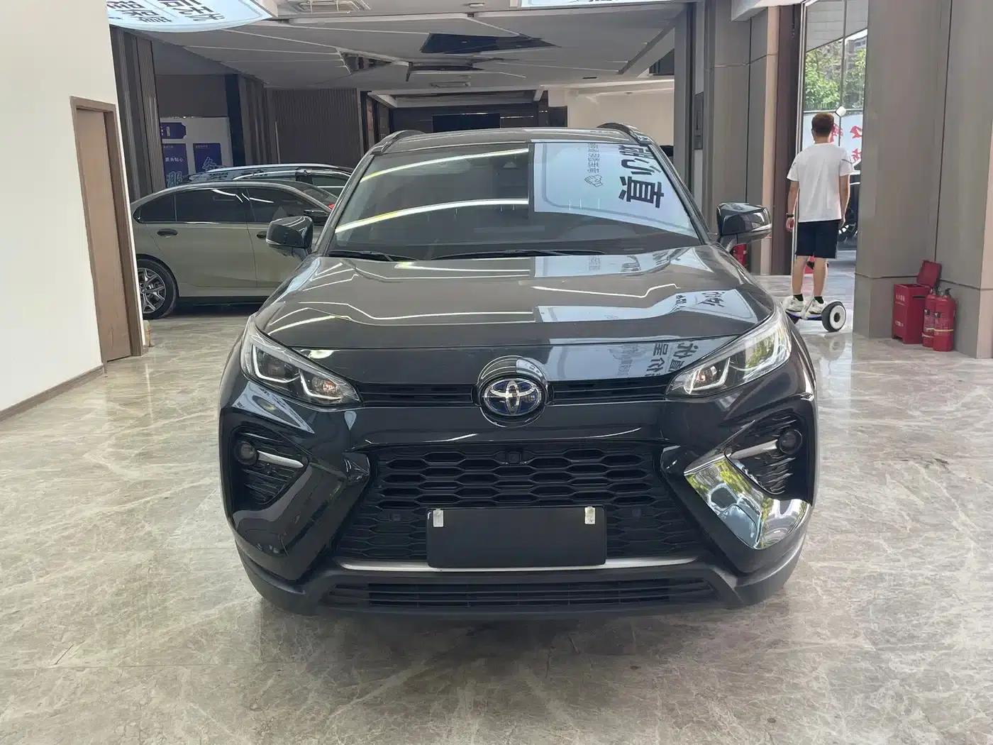 2024 Toyota RAV4 Hybrid 2.5L E-CVT 2WD Luxury PLUS Edition — миниатюра 2