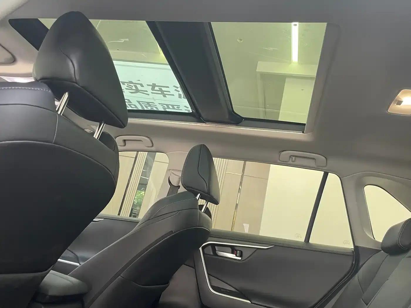 2024 Toyota RAV4 Hybrid 2.5L E-CVT 2WD Luxury PLUS Edition — миниатюра 13