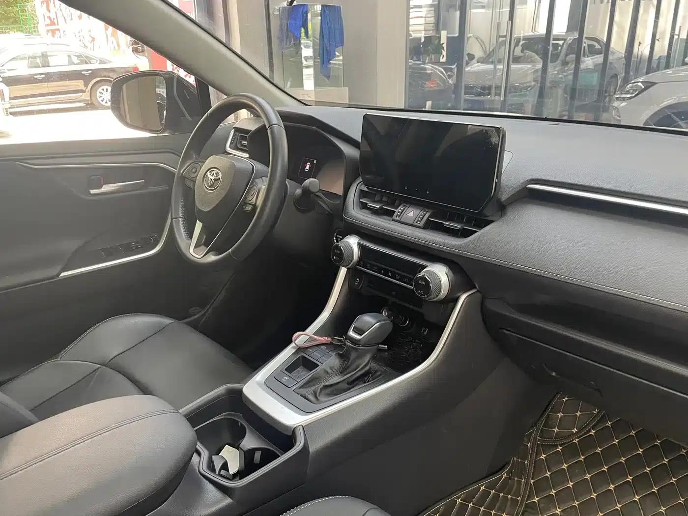 2024 Toyota RAV4 Hybrid 2.5L E-CVT 2WD Luxury PLUS Edition — миниатюра 16