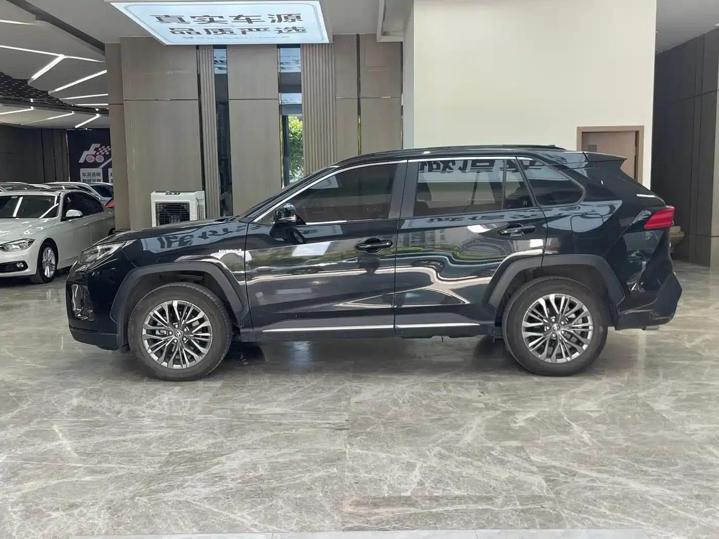 2024 Toyota RAV4 Hybrid 2.5L E-CVT 2WD Luxury PLUS Edition — миниатюра 4