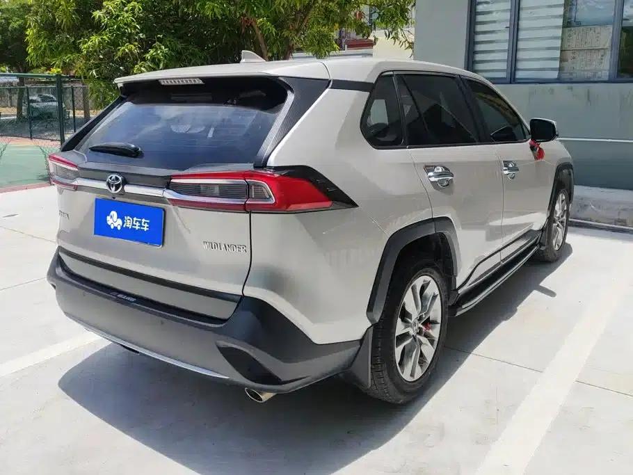 2021 Toyota RAV4 2.0L CVT 2WD Luxury Edition — миниатюра 3