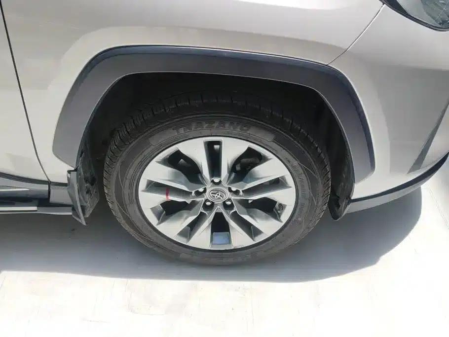 2021 Toyota RAV4 2.0L CVT 2WD Luxury Edition — миниатюра 6