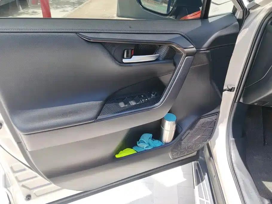2021 Toyota RAV4 2.0L CVT 2WD Luxury Edition — миниатюра 7