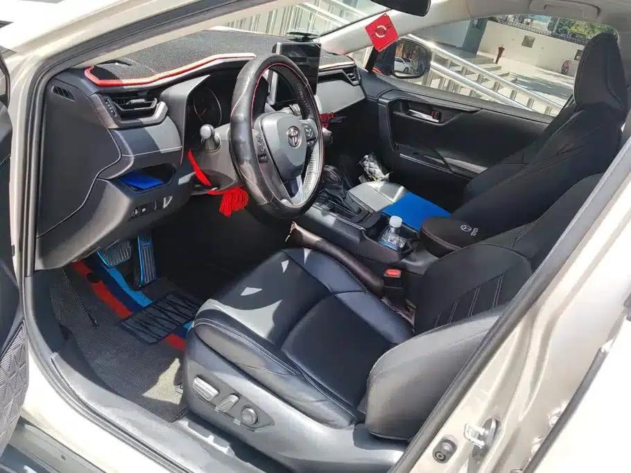 2021 Toyota RAV4 2.0L CVT 2WD Luxury Edition — миниатюра 9