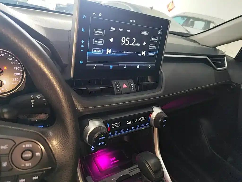 2021 Toyota RAV4 Hybrid 2.5L E-CVT AWD Luxury Edition — миниатюра 13