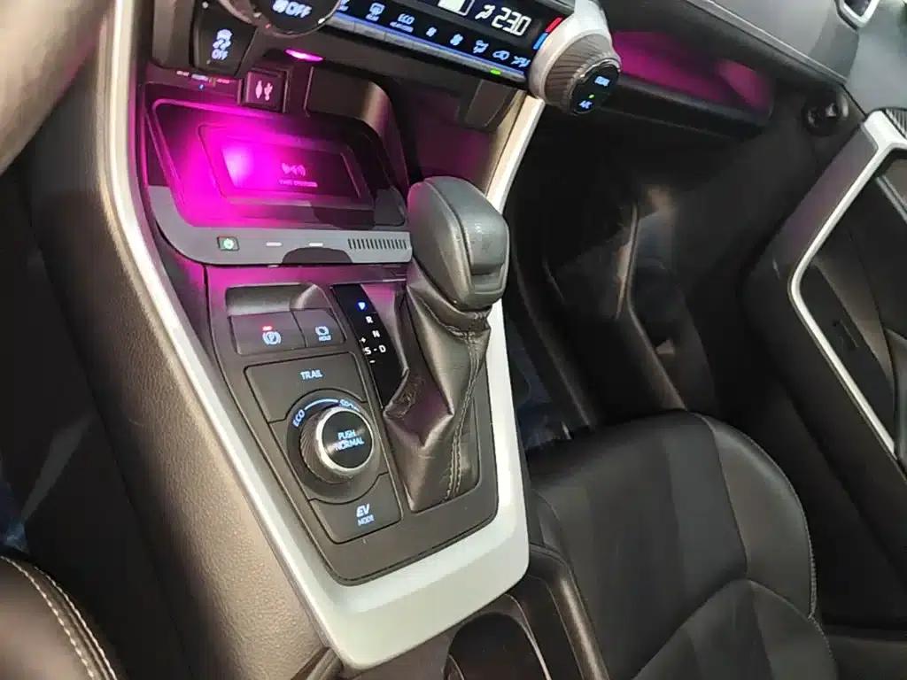 2021 Toyota RAV4 Hybrid 2.5L E-CVT AWD Luxury Edition — миниатюра 14