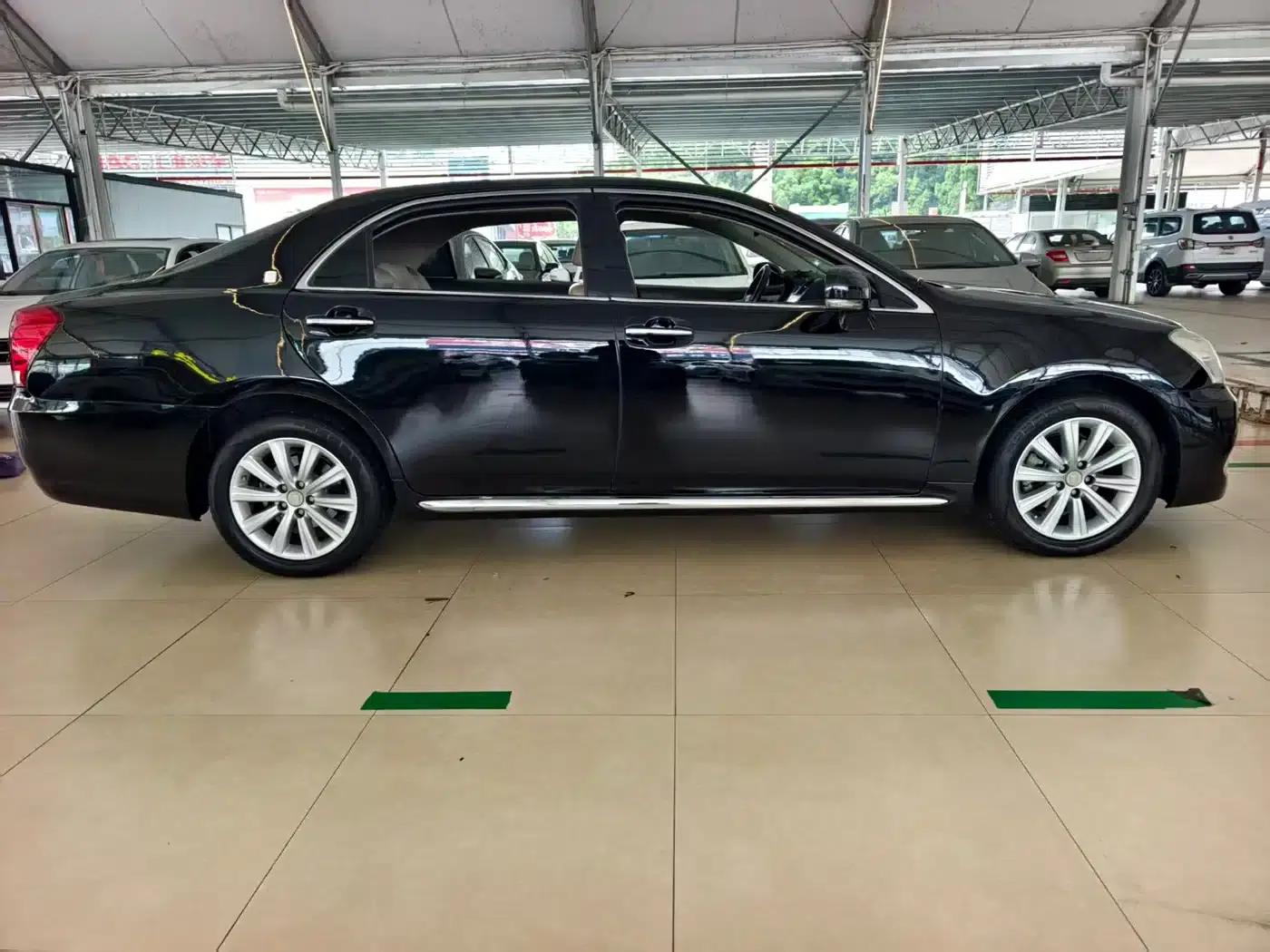 Crown 2011 2.5L Royal Leather Sunroof Special Edition — миниатюра 5