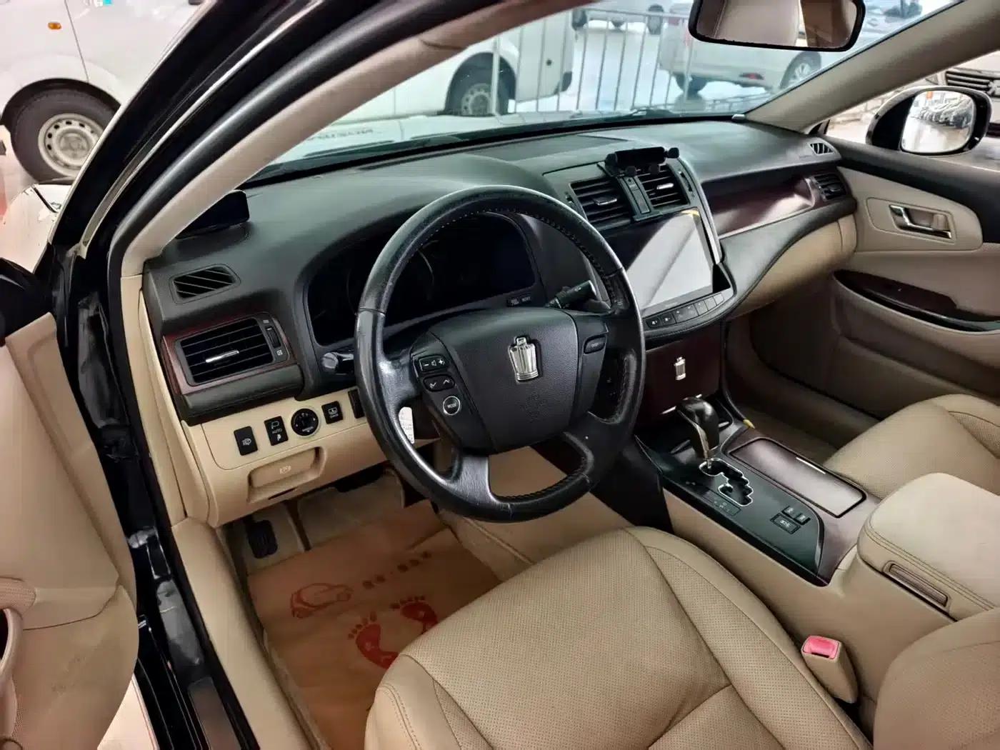 Crown 2011 2.5L Royal Leather Sunroof Special Edition — миниатюра 9
