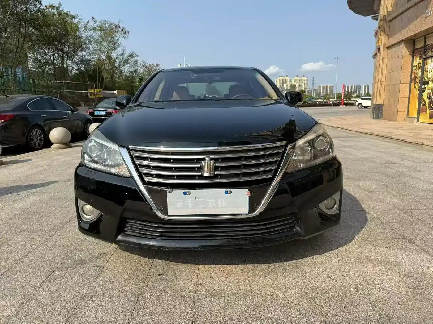 Crown 2012 2.5L Royal Leather Edition — миниатюра 2