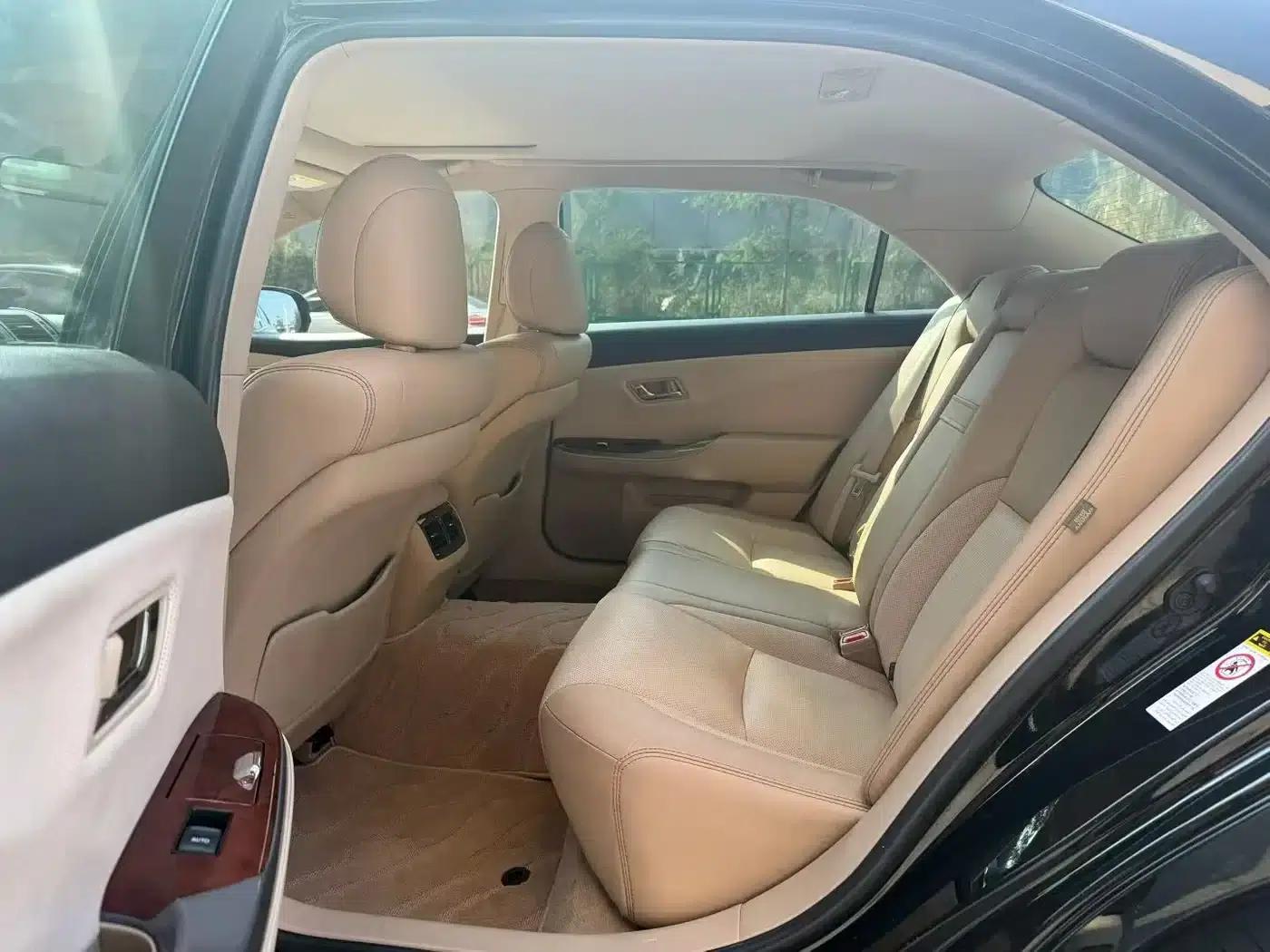 Crown 2012 2.5L Royal Leather Edition — миниатюра 5