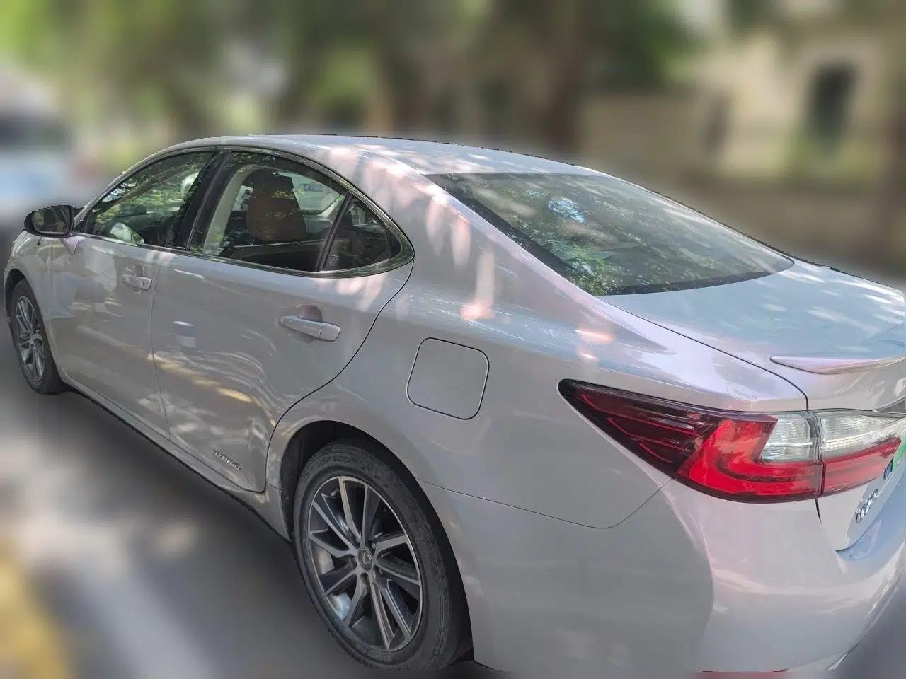 Lexus ES 2015 300h Comfort Edition — миниатюра 4