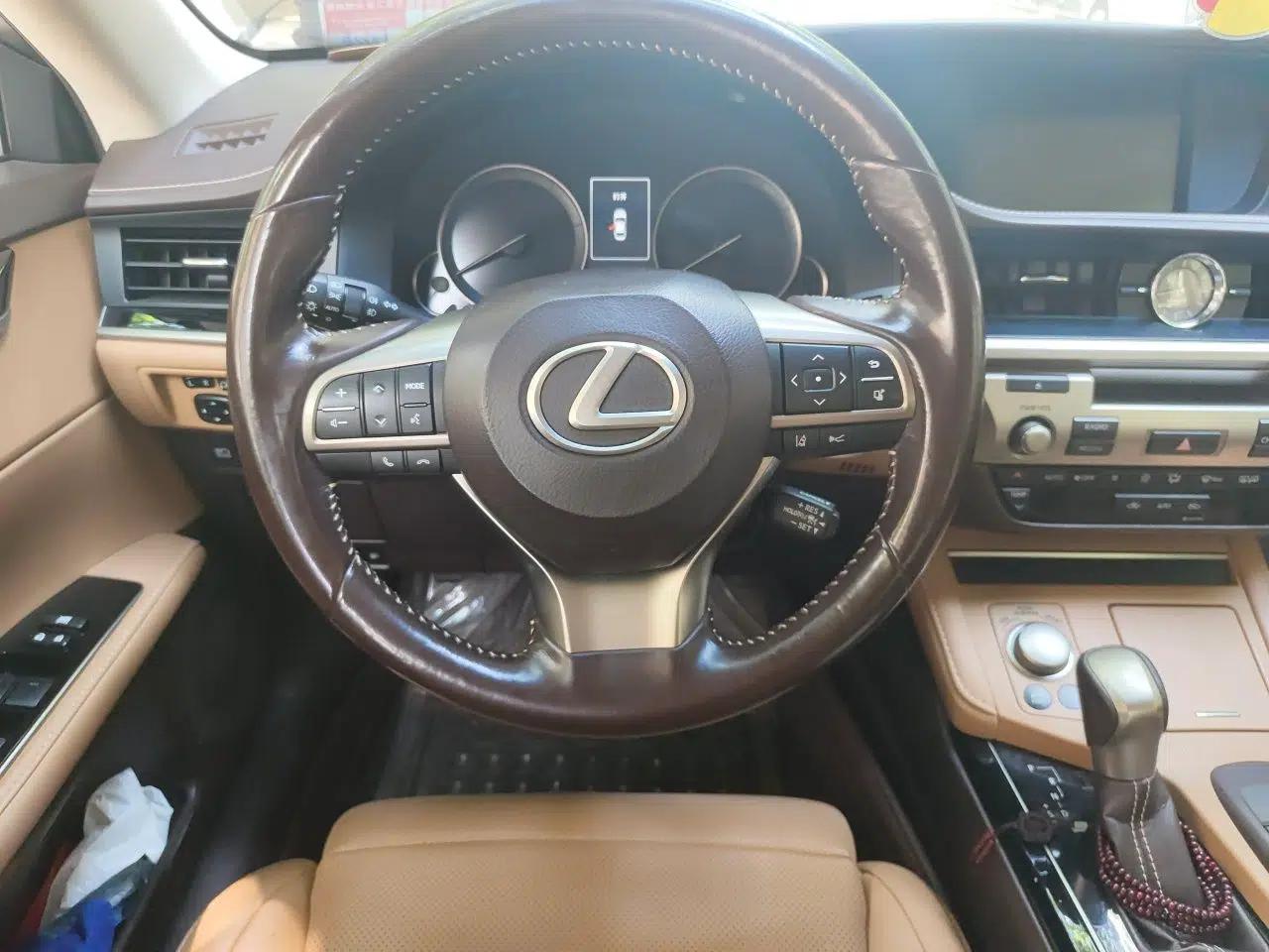 Lexus ES 2015 300h Comfort Edition — миниатюра 10