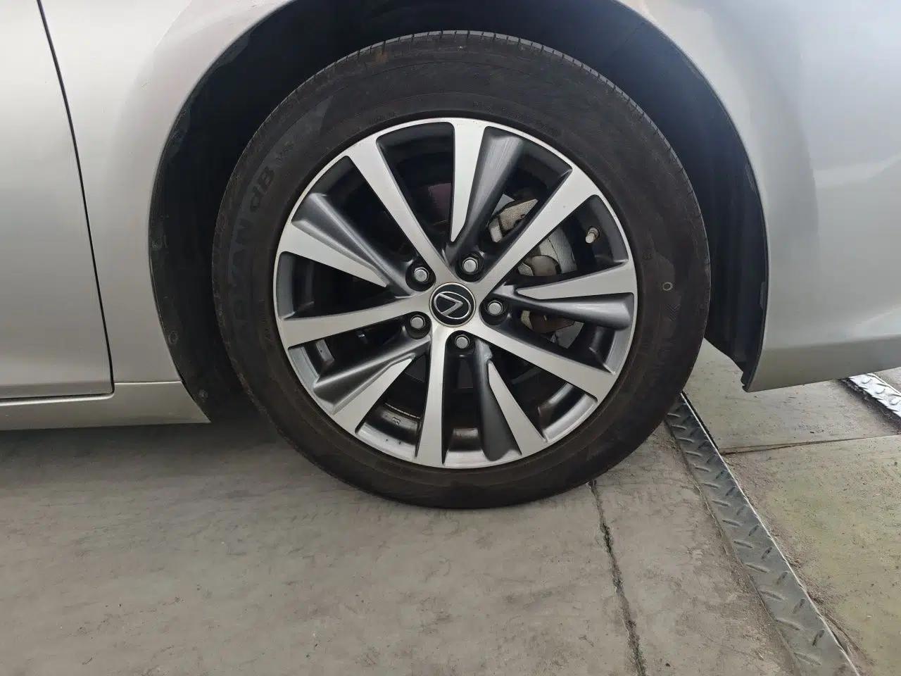 Lexus ES 2020 200 Excellence Edition — миниатюра 8