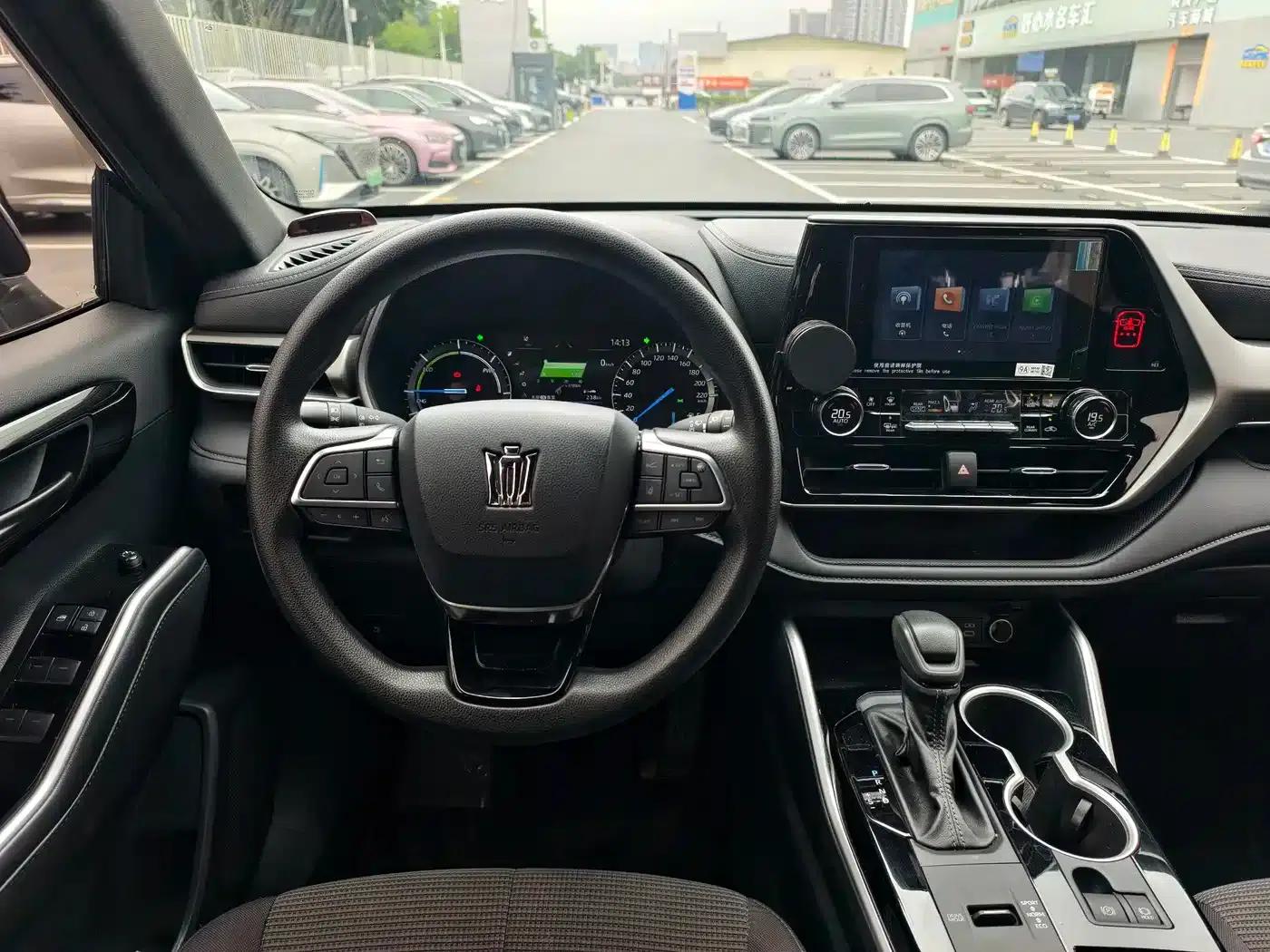 Crown Land Cruiser 2023 2.5L HEV 2WD Entry-level Edition (5-seater) — миниатюра 12